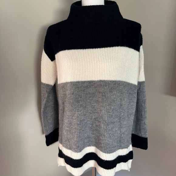 **TALBOTS* Black x White Striped Sweater Size Small - Picture 1 of 7